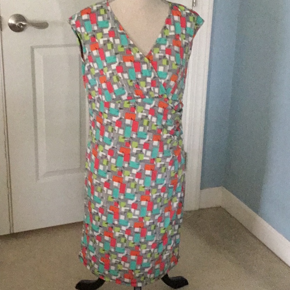 Like new. Wrap style dress. geometric print. XL